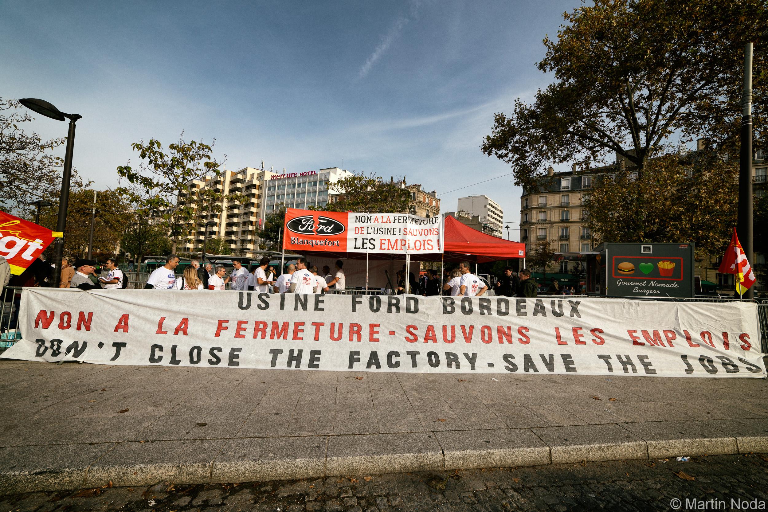 Paris - 12/10/2018 - Rassemblement des travailleur.euse.s de Ford Blanquefort devant le salon de l'auto