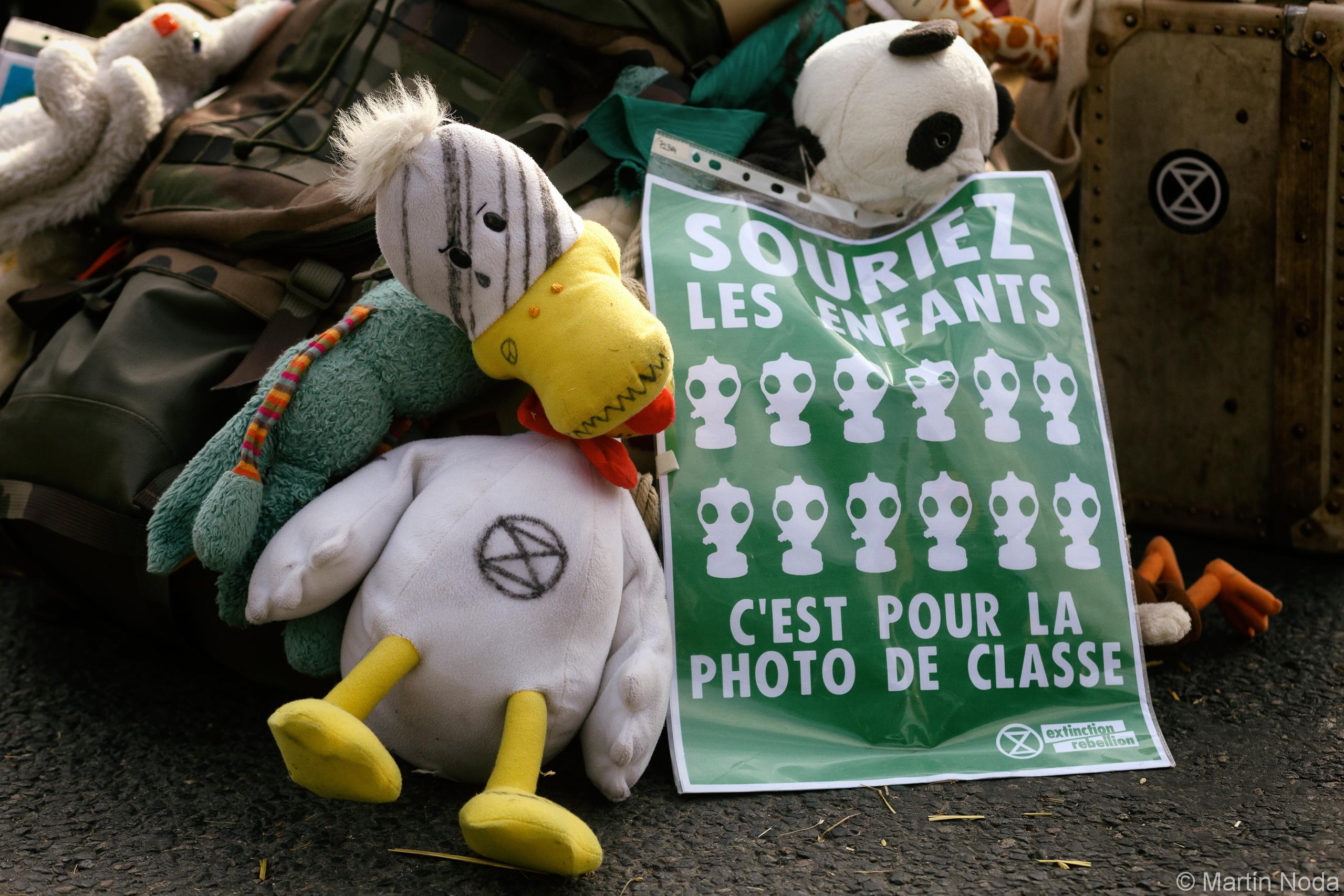 Blocage de la place du châtelet par les militants d'Extinction Rébellion. 11/10/2019