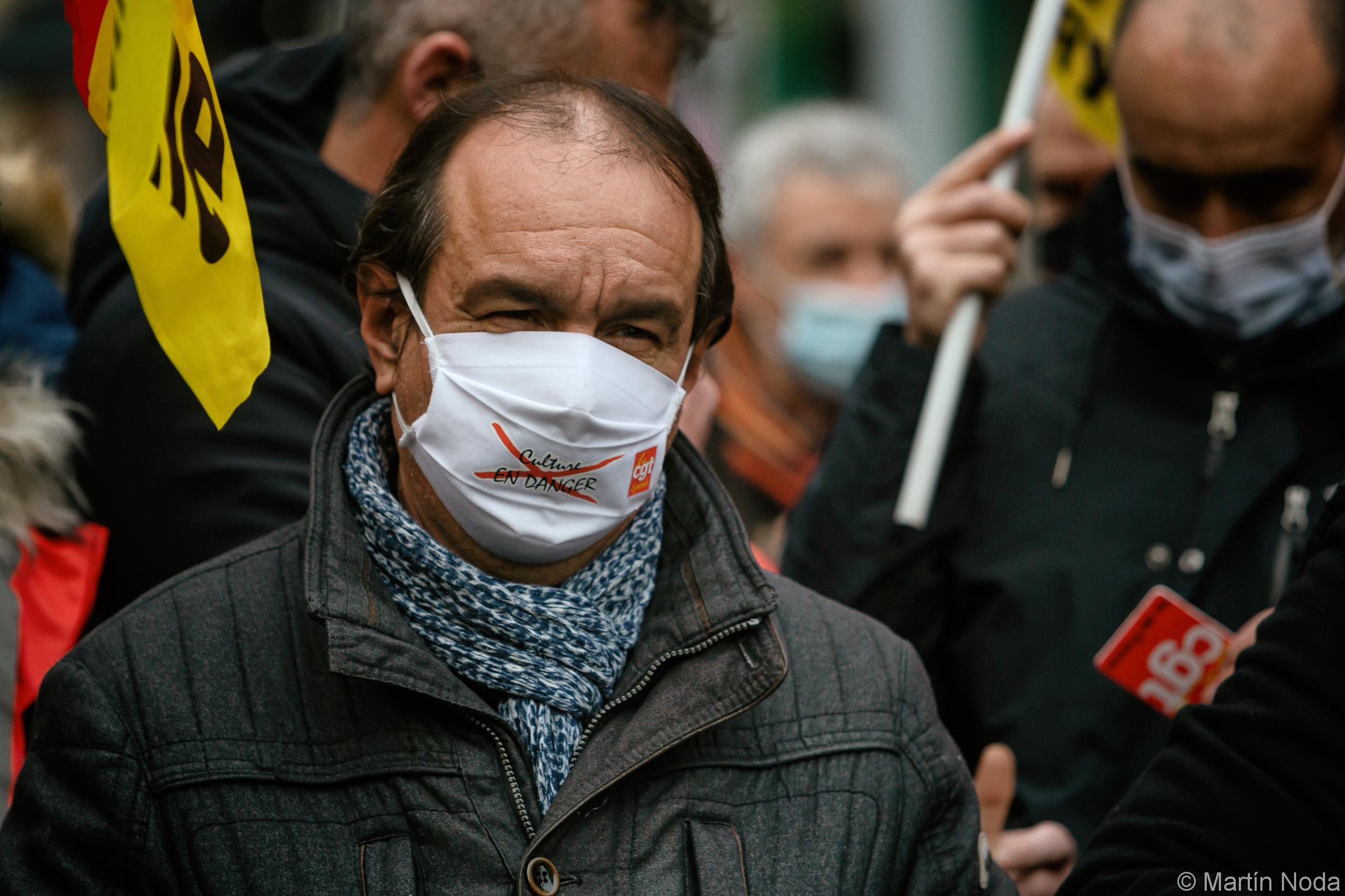 Philippe Martinez porte un masque de la CGT Spectacles Manifestation intersyndicale contre la politique du gouvernement, Paris, 4 février 2021.